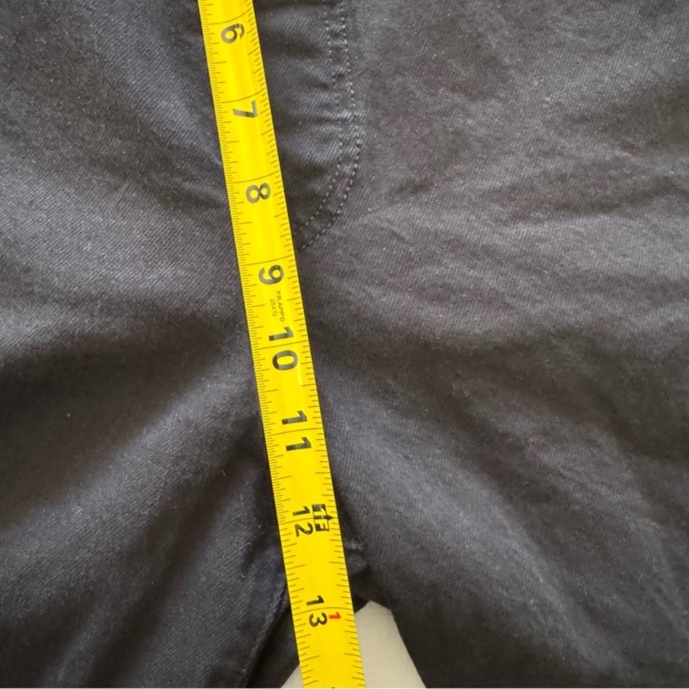 Levi's Black High-Rise Cropped Straight Jeans - Picture 9 of 11